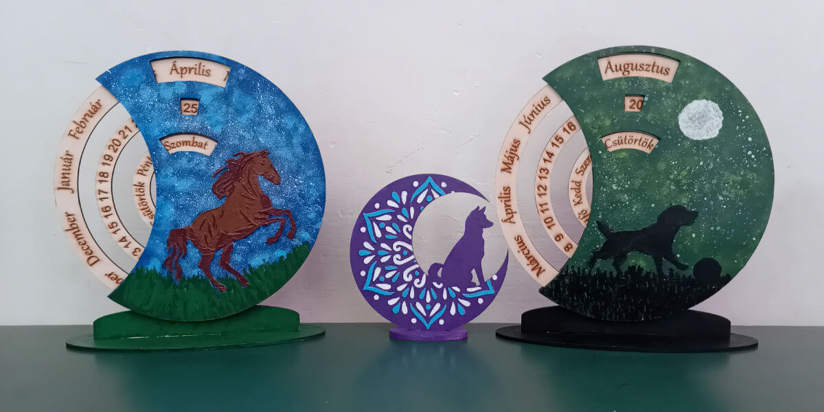 Domborműves élményfestés Gyarmaton: Öröknaptárak és egy mini Holdvilág - A kész alkotás